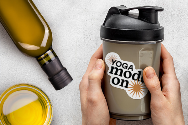 How to remove stickers from plastic with olive oil.