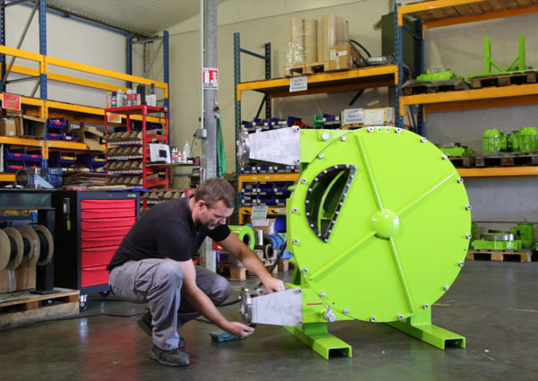 Slangenpompen zijn gebouwd met een specifieke motor, reductor en pompkop die ontworpen zijn voor een bepaald debiet en een bepaalde druk