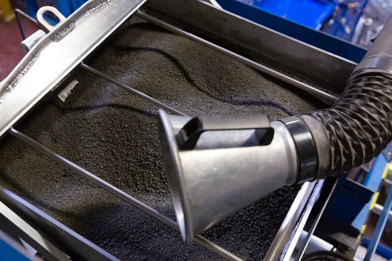 Container of metal for metal injection molding