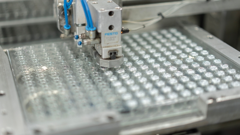 Dynacast injected metal assembly machine