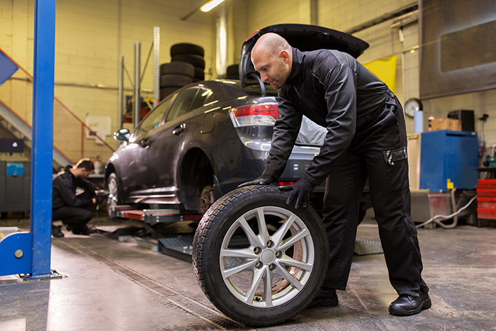 garageworker202.jpg