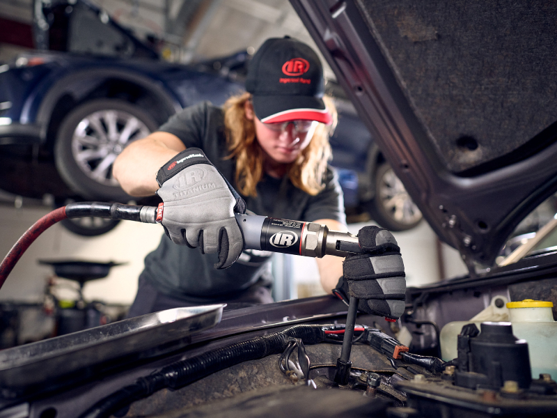 technician using an Ingersoll Rand ratchet wrench