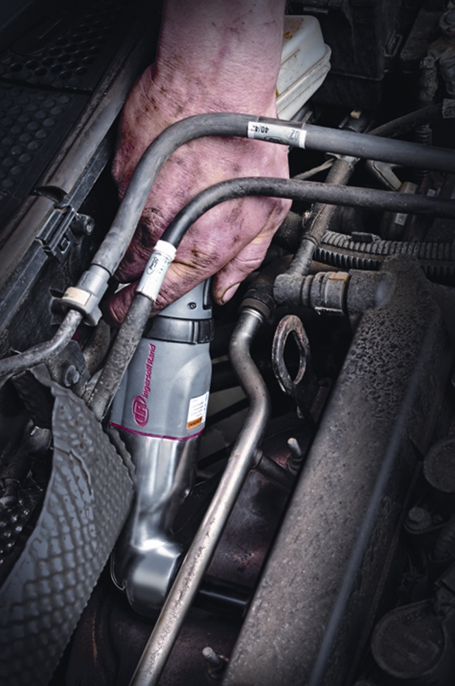 Right Angle Impact Wrench | Ingersoll Rand Power Tools