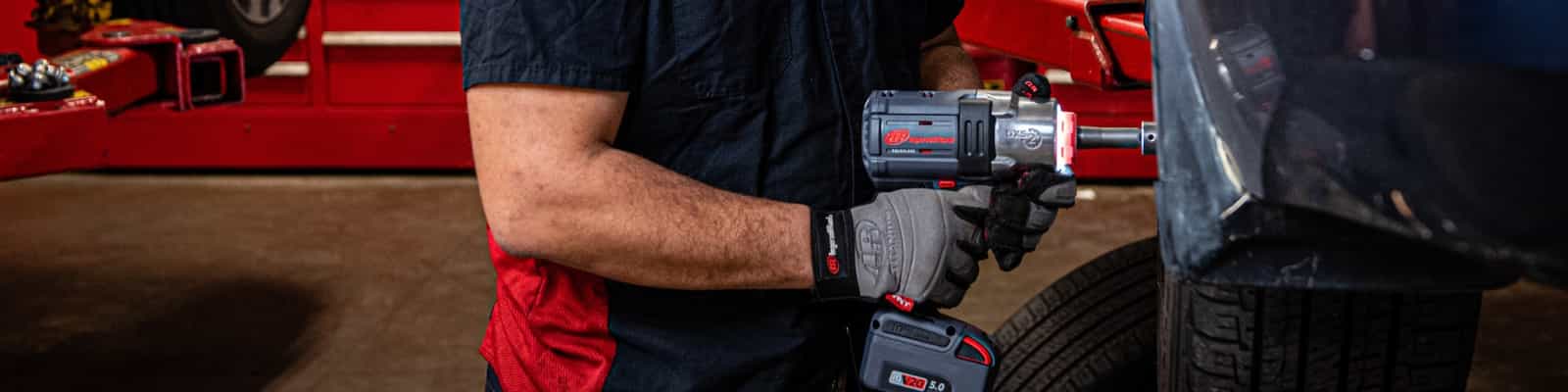 W7153 1/2" Cordless Impact Wrench servicing a passenger vehicle