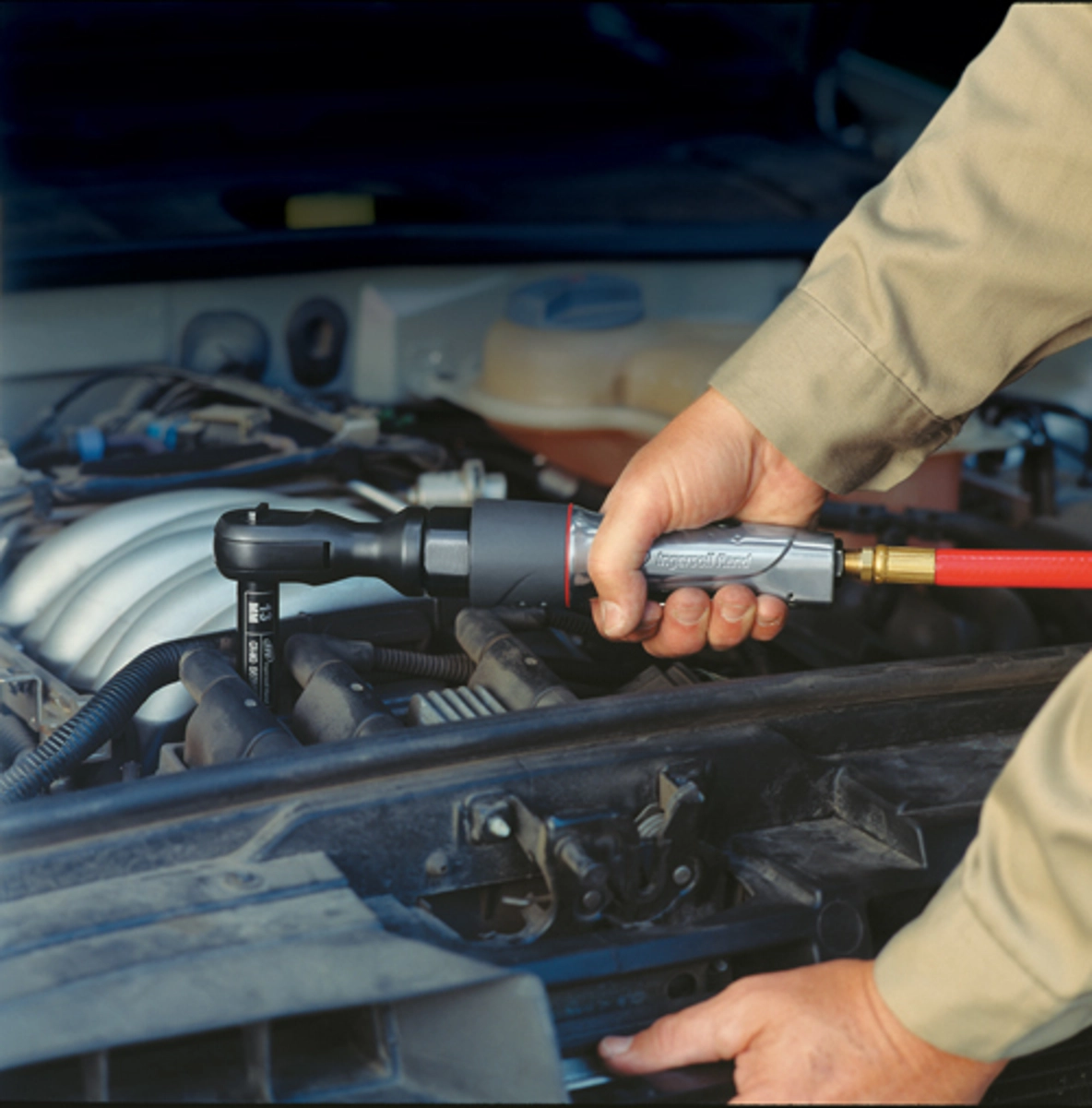 how does a power ratchet work