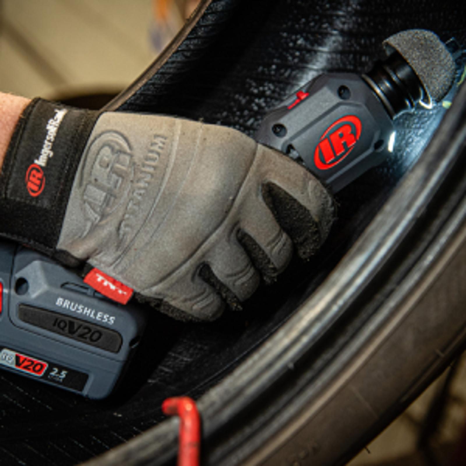 G4911 Cordless Tire Buffer repairing a passenger vehicle tire