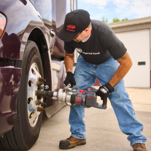 w9691 1 inch 20v cordless impact wrench tightening a lug nut on a heavy truck