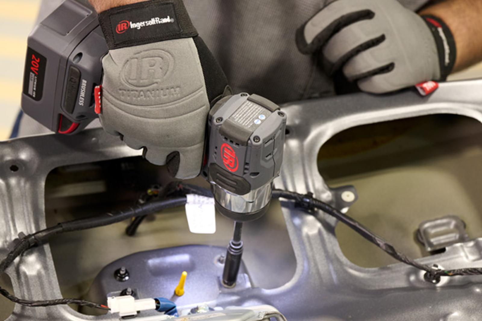 w3111 20v cordless impact driver